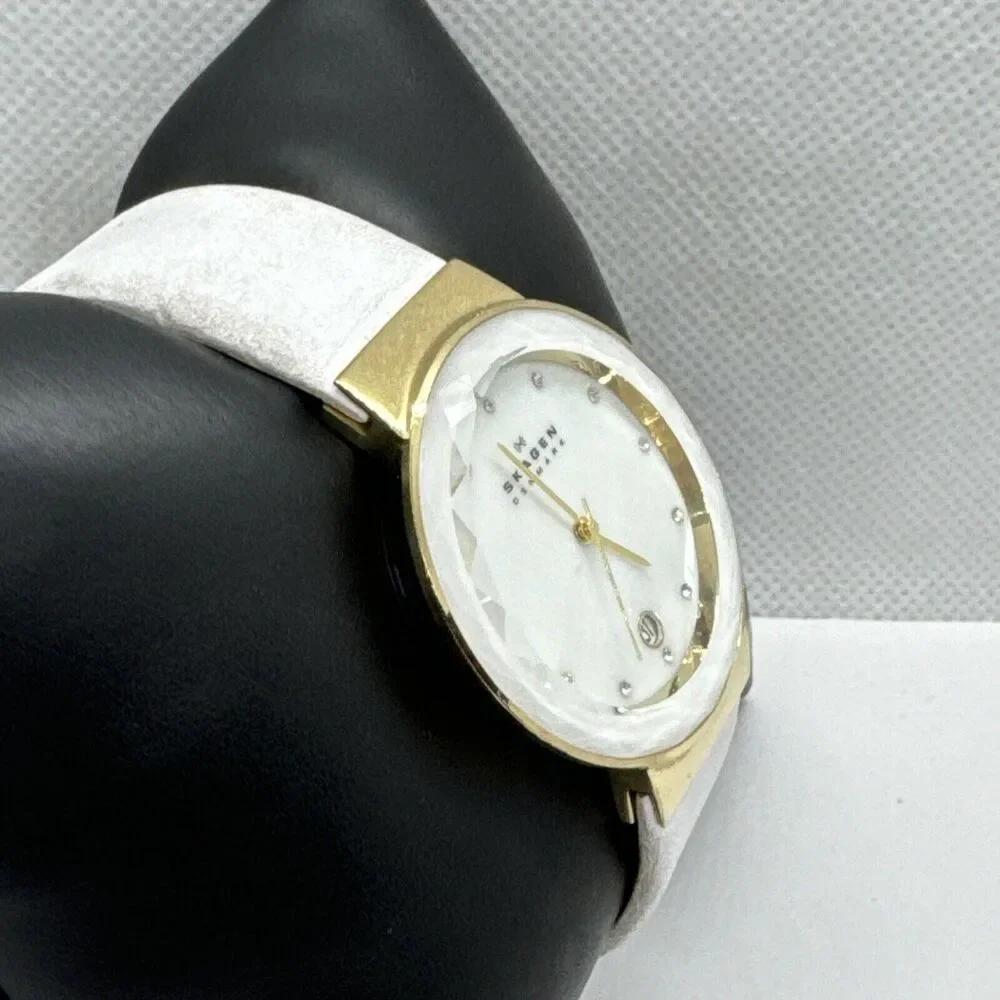 Skagen SKW2033 Women's White Leather Mother of Pearl Dial Quartz Watch JNA550